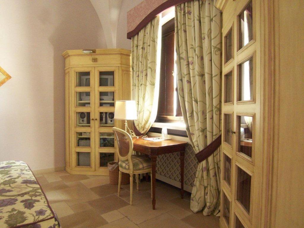 Hotel Saraceno Al Faro Taranto Bilik gambar