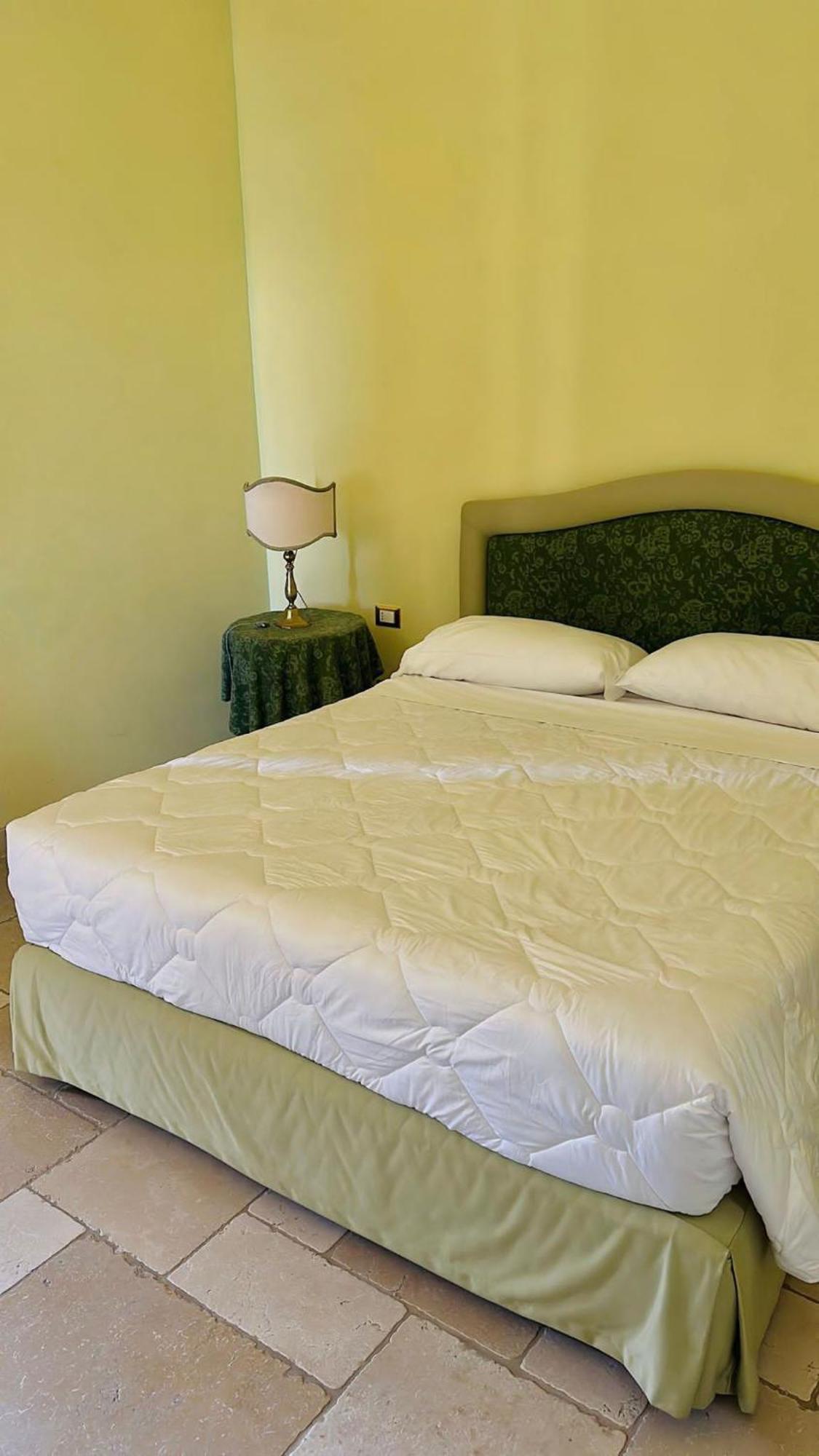Hotel Saraceno Al Faro Taranto Luaran gambar